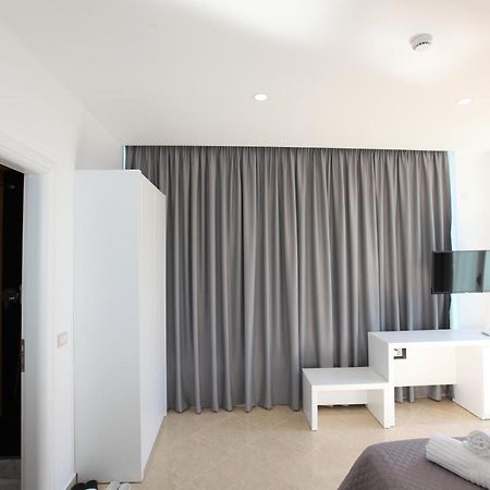 Nika Hotel Saranda Extérieur photo