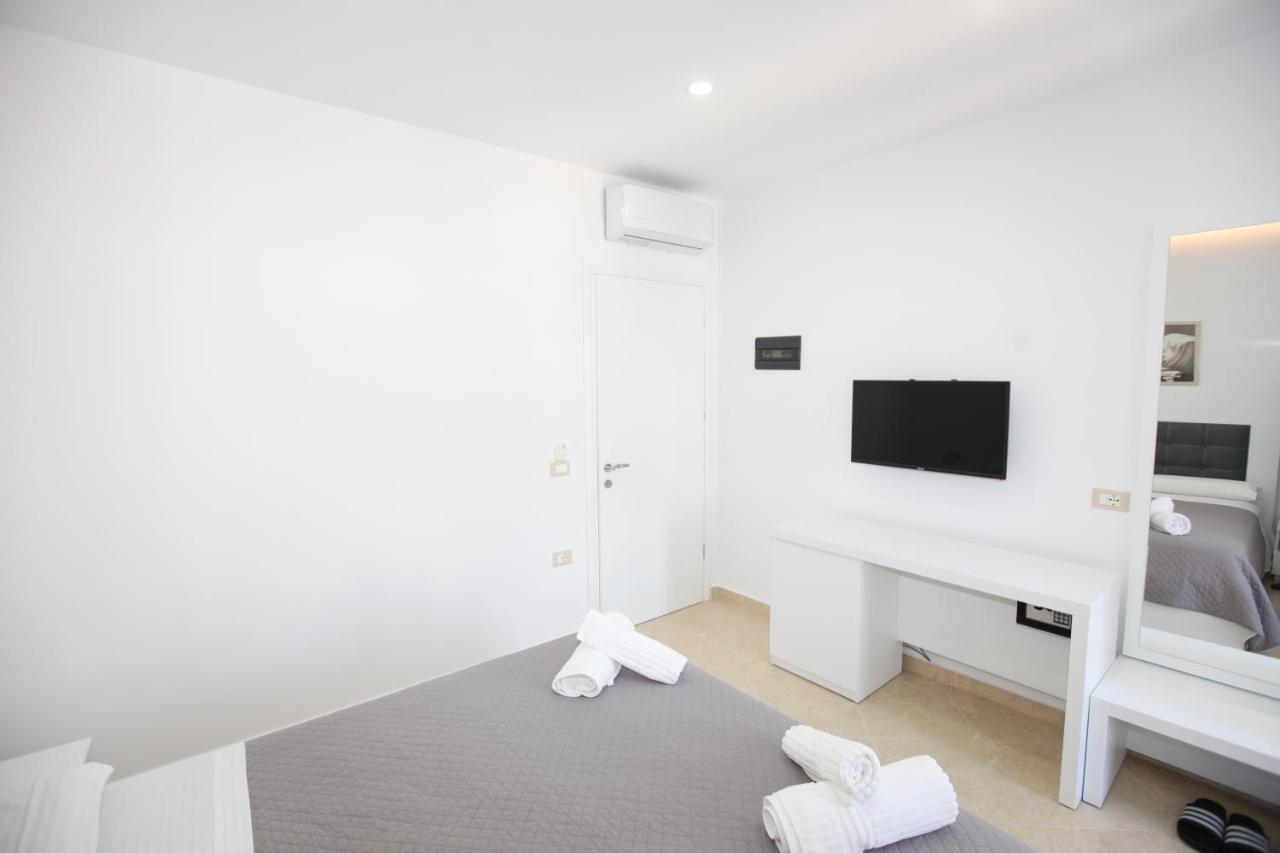 Nika Hotel Saranda Extérieur photo