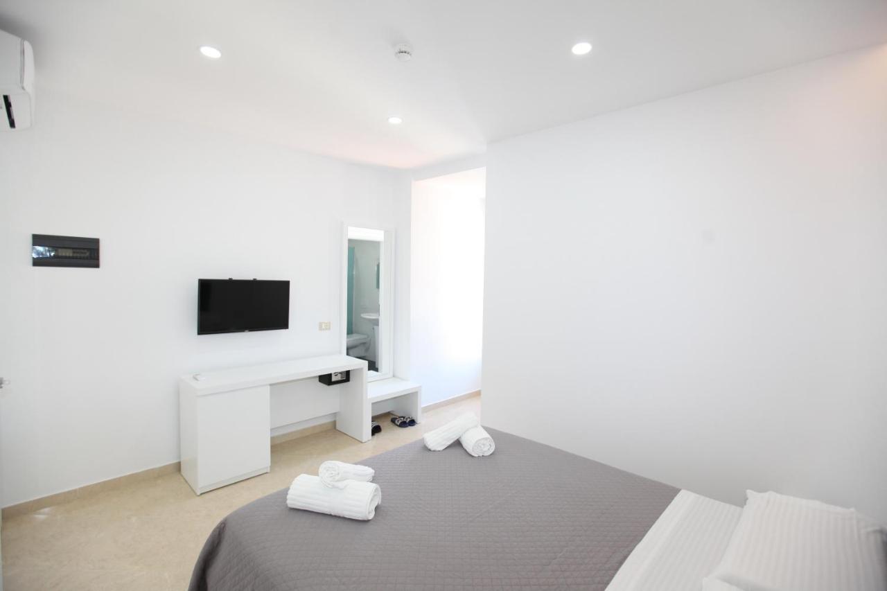 Nika Hotel Saranda Extérieur photo