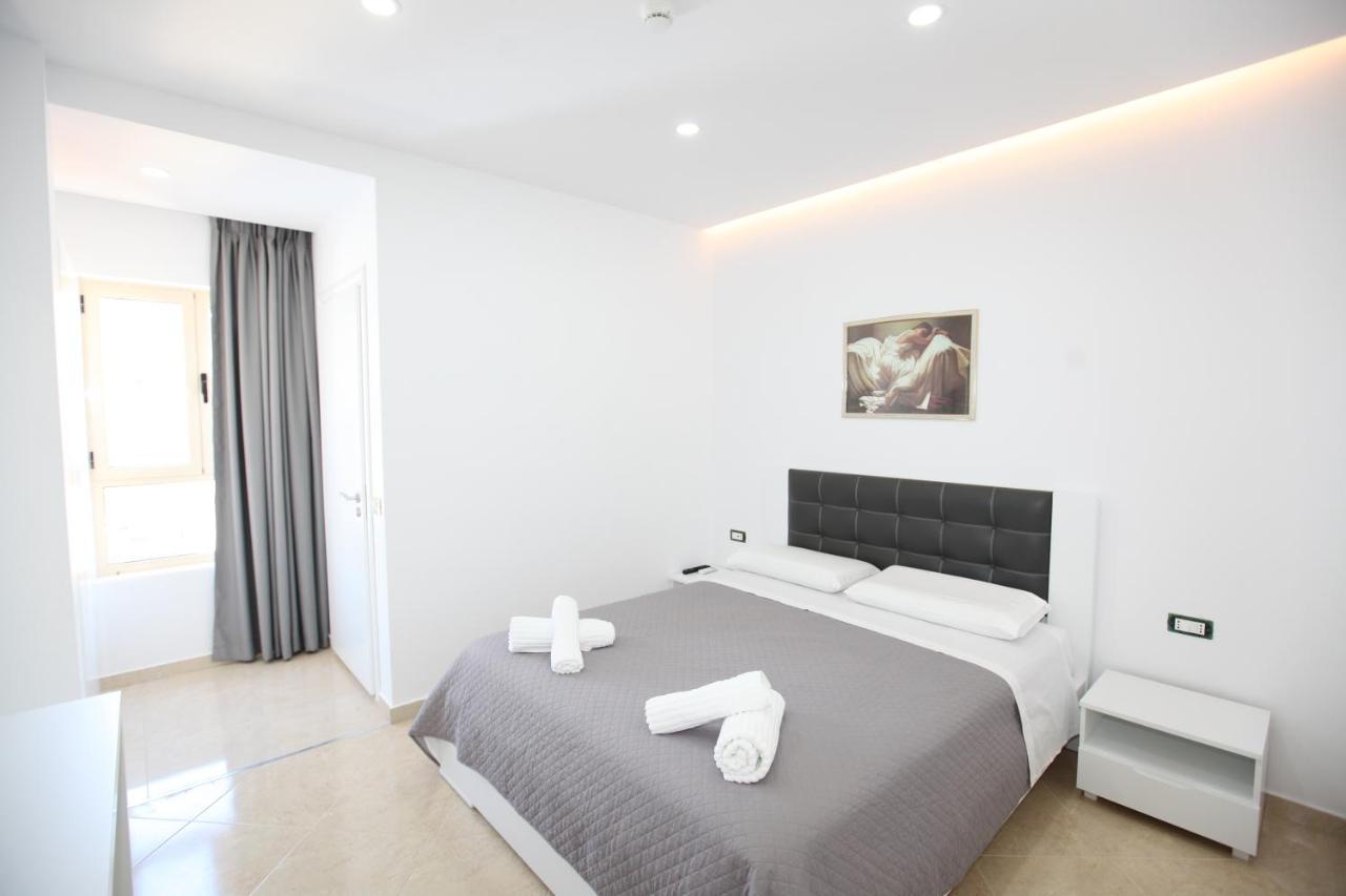 Nika Hotel Saranda Extérieur photo
