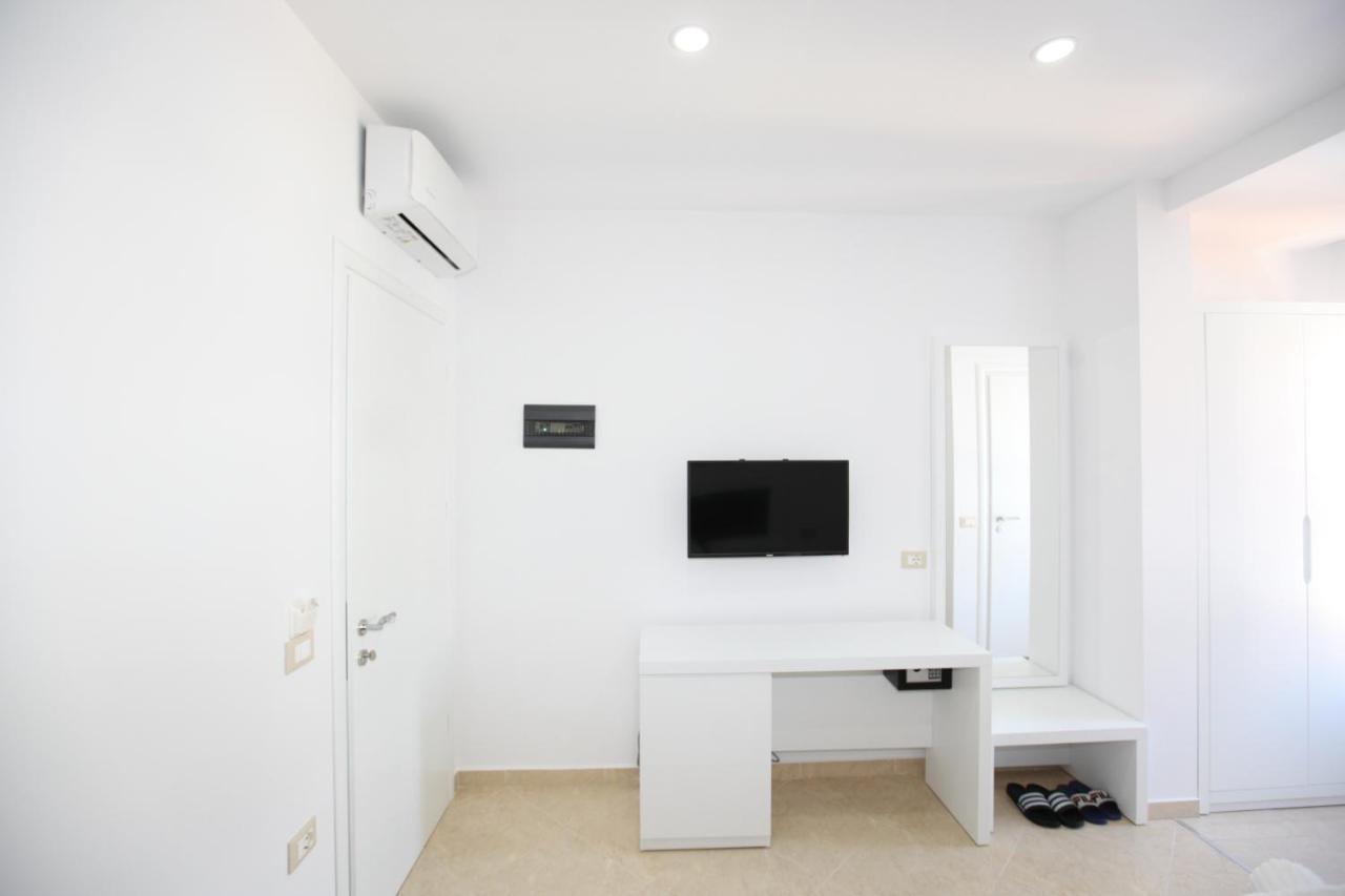 Nika Hotel Saranda Extérieur photo