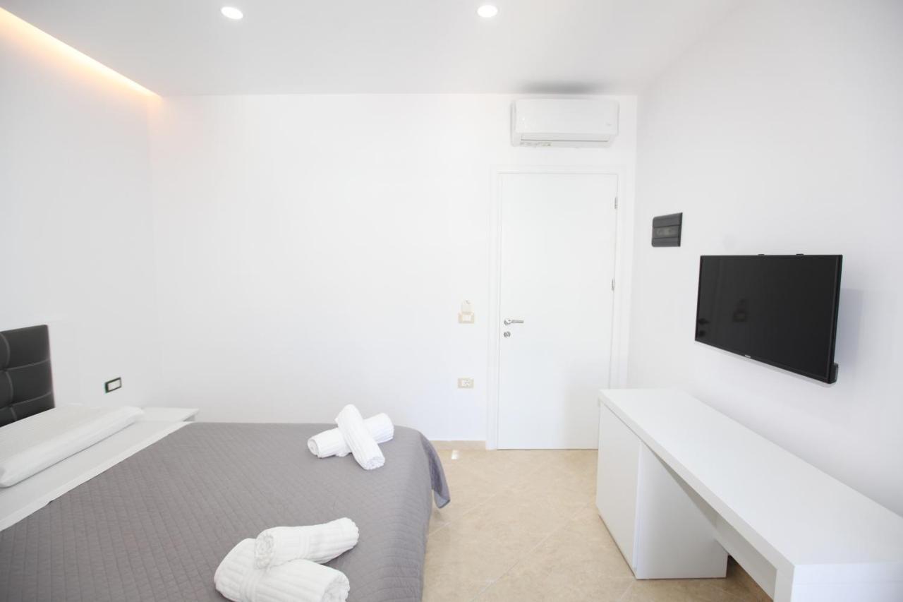 Nika Hotel Saranda Extérieur photo