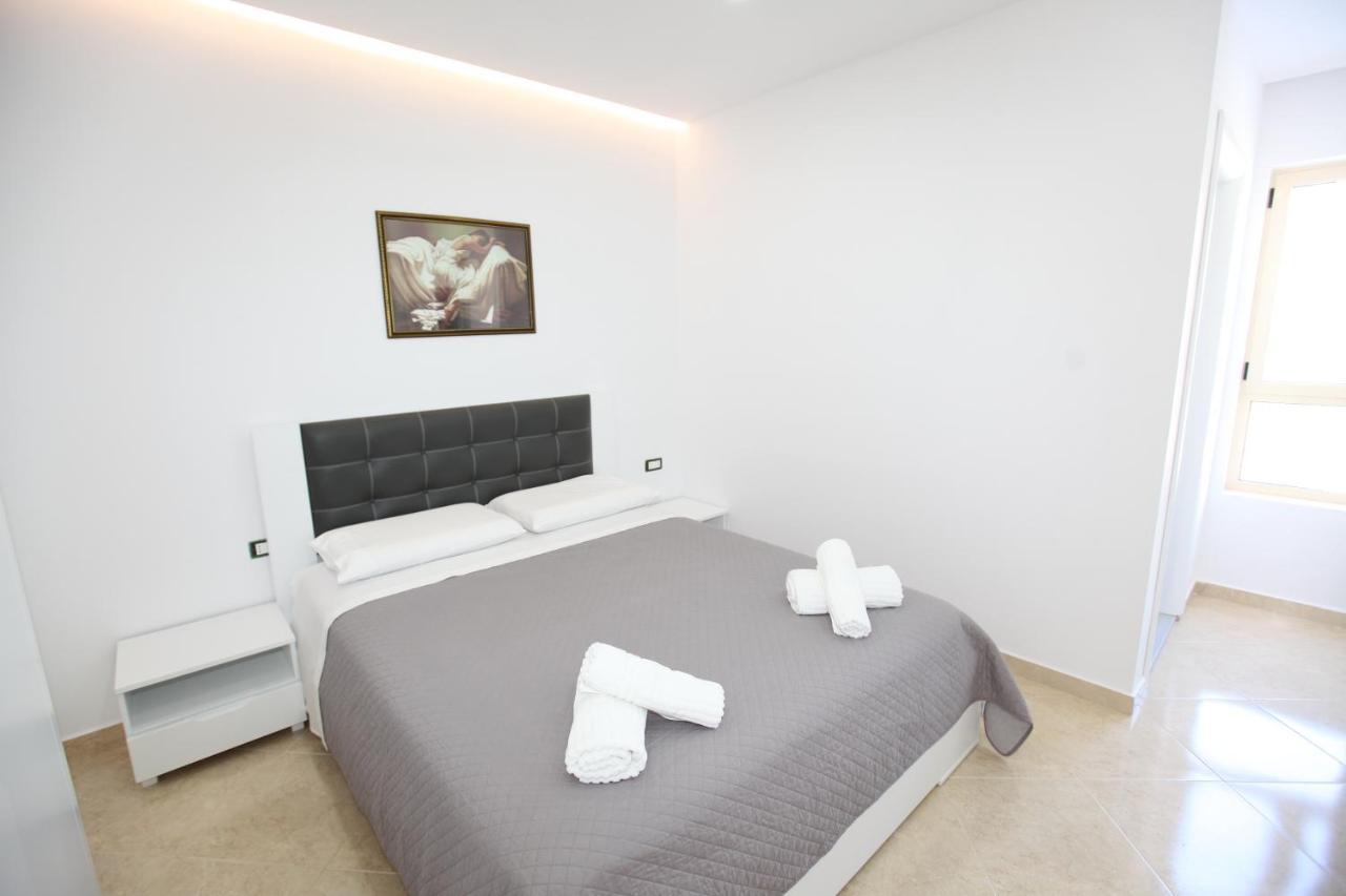 Nika Hotel Saranda Extérieur photo