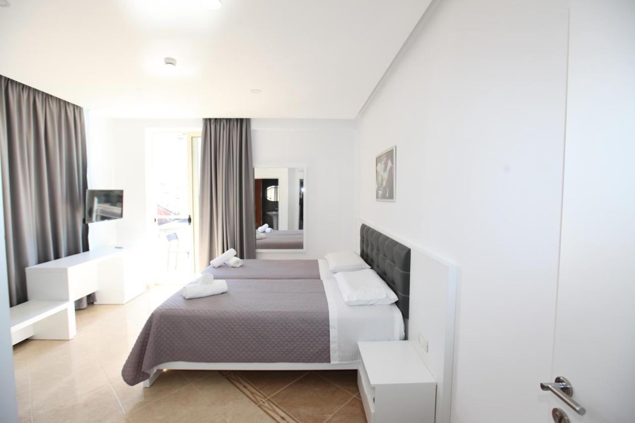Nika Hotel Saranda Extérieur photo