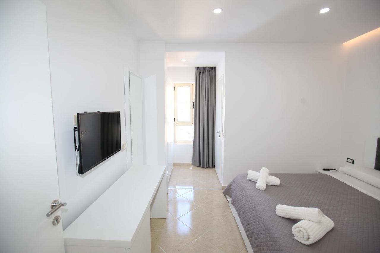 Nika Hotel Saranda Extérieur photo