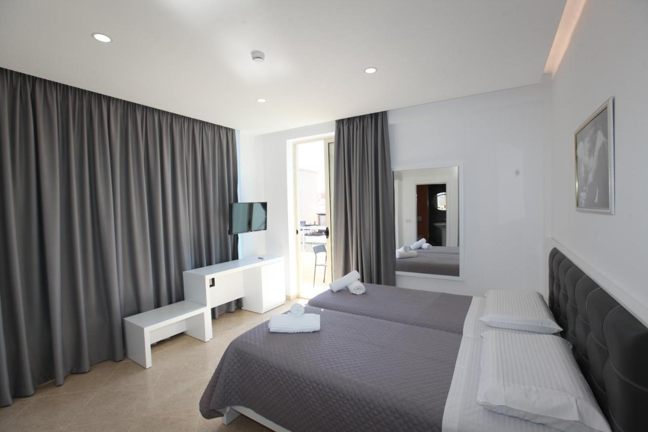 Nika Hotel Saranda Extérieur photo