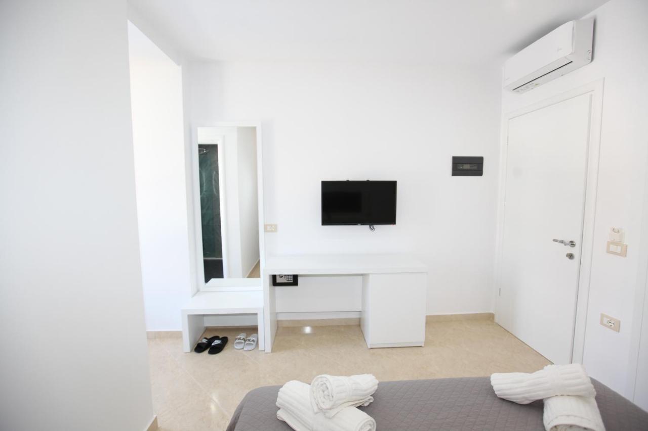 Nika Hotel Saranda Extérieur photo