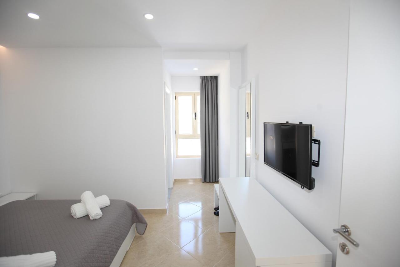 Nika Hotel Saranda Extérieur photo
