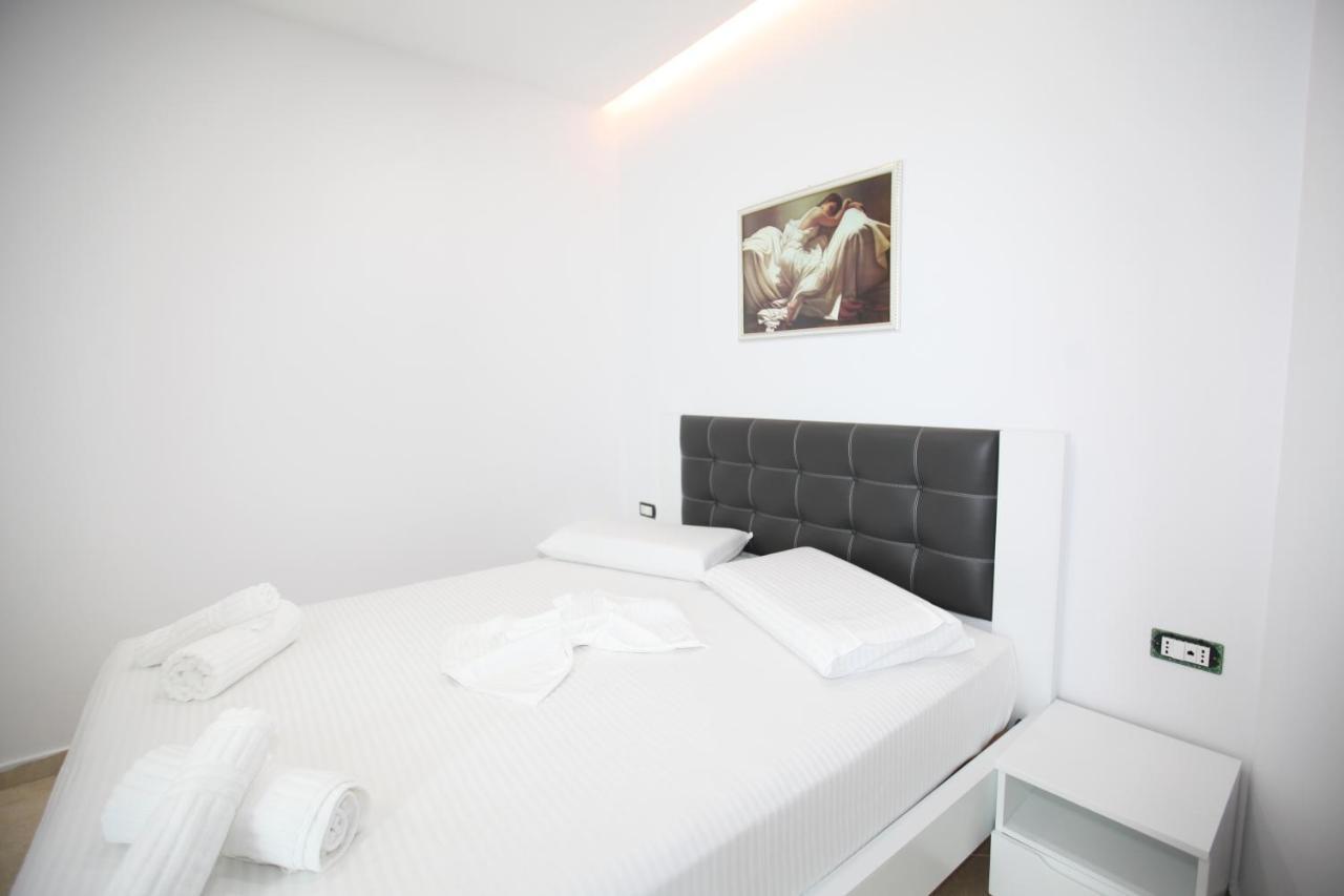 Nika Hotel Saranda Extérieur photo