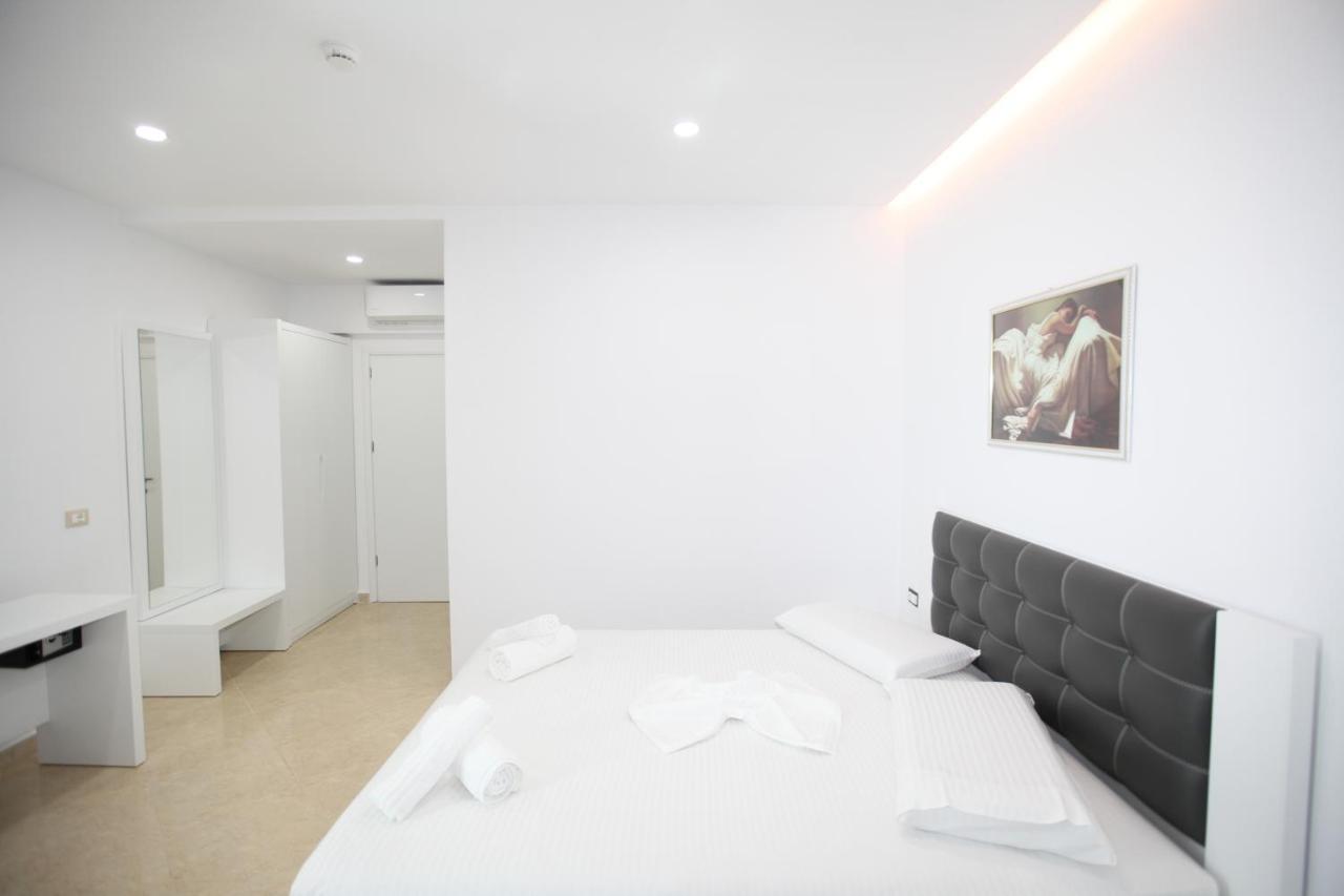 Nika Hotel Saranda Extérieur photo