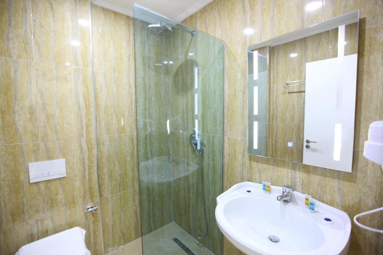 Nika Hotel Saranda Extérieur photo