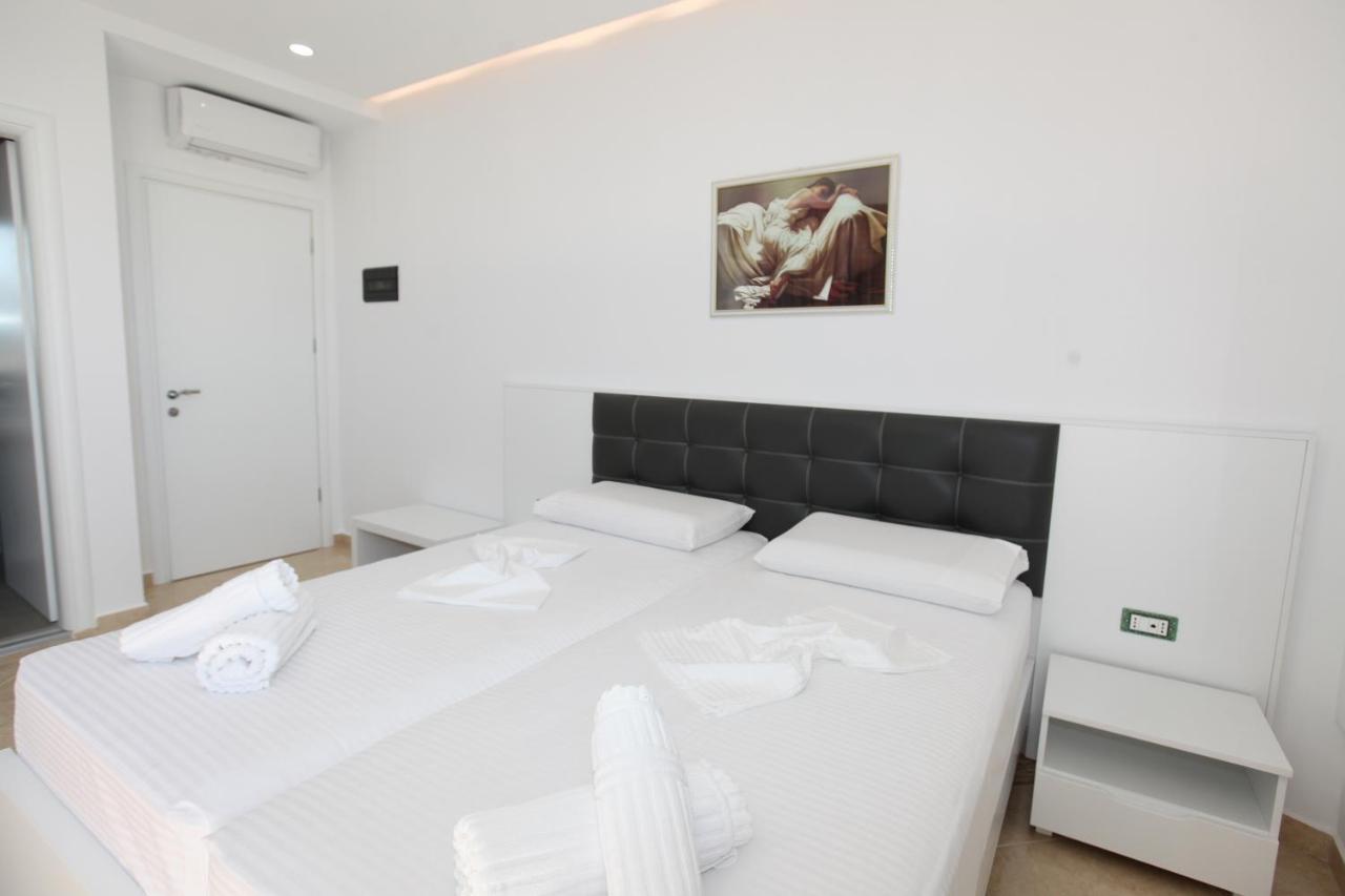 Nika Hotel Saranda Extérieur photo