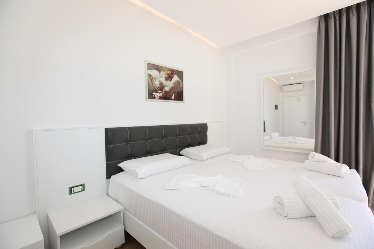Nika Hotel Saranda Extérieur photo