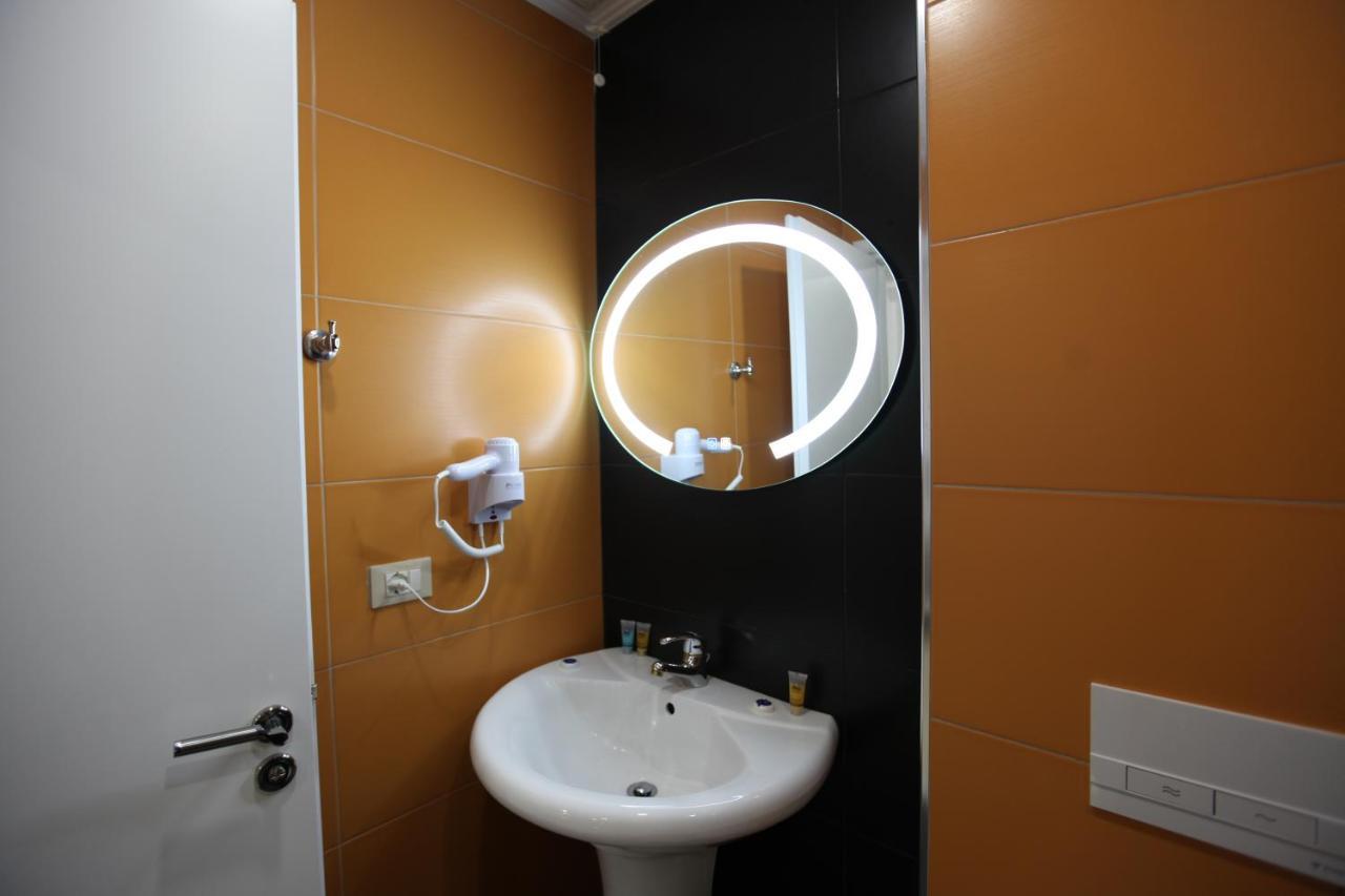 Nika Hotel Saranda Extérieur photo
